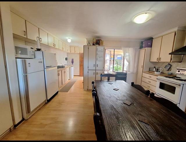 4 BEDROOM HOUSE FOR SALE IN HARTENBOS HEUWELS